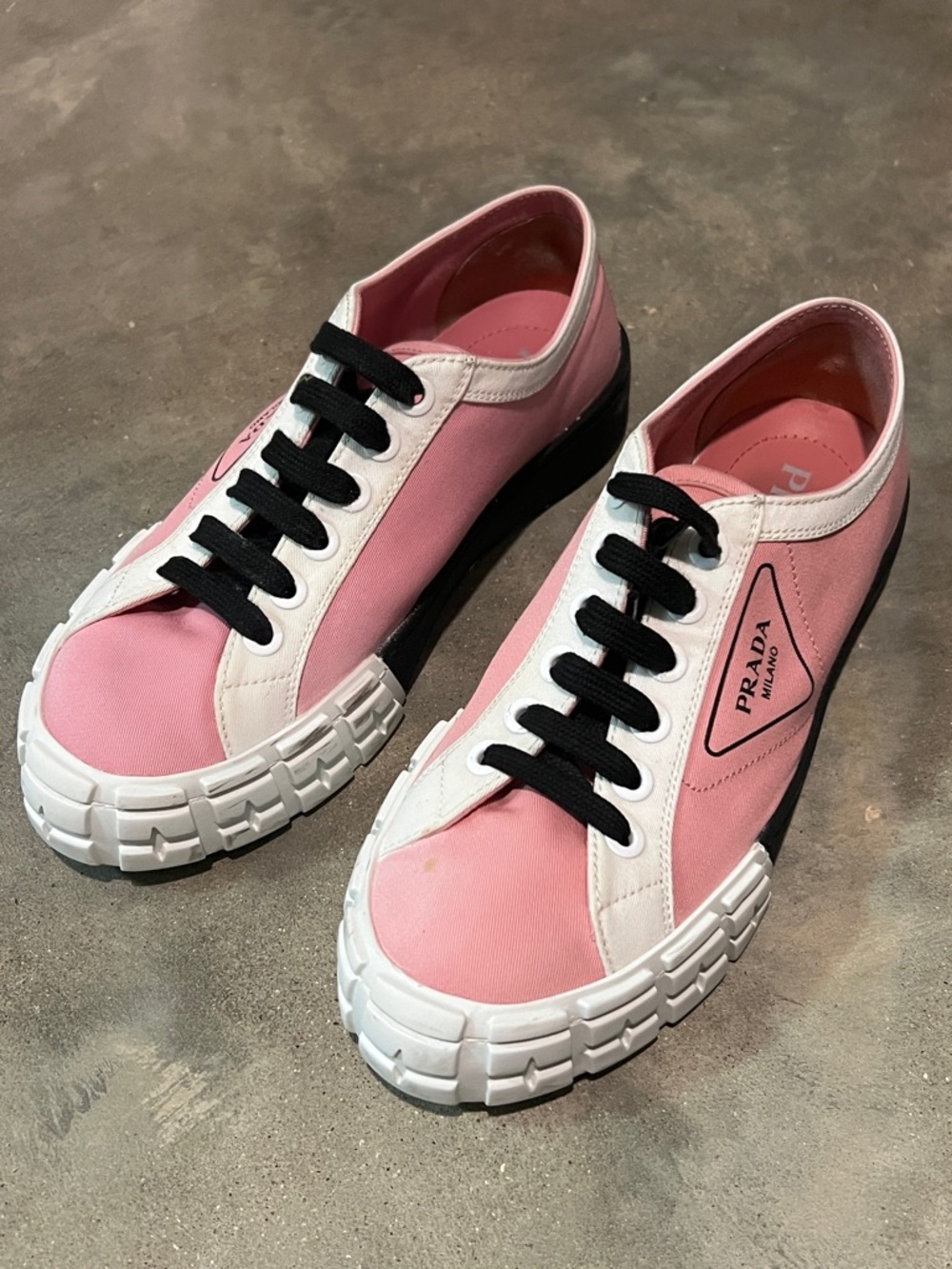 Authentic Prada sneakers - Picture 8 of 9
